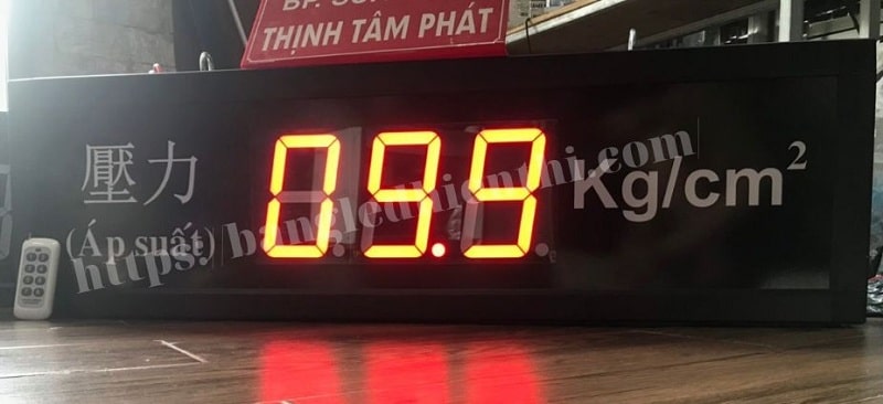 đồng-hồ-hiển-thị-áp-suất